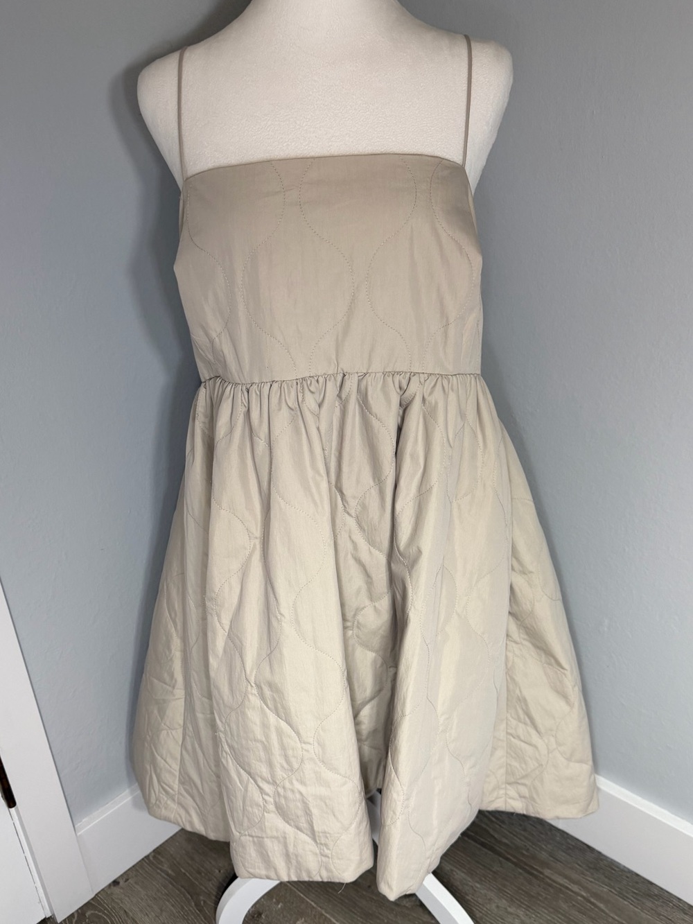 NWT: H&M Cream Spaghetti-Strap Quilted Sundress Size Large